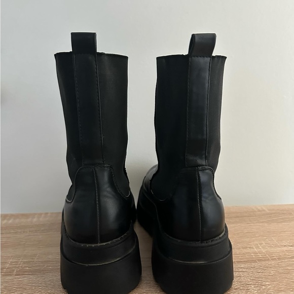 New Yorker Black boots
Size US W 7.5 - Picture 2 of 5